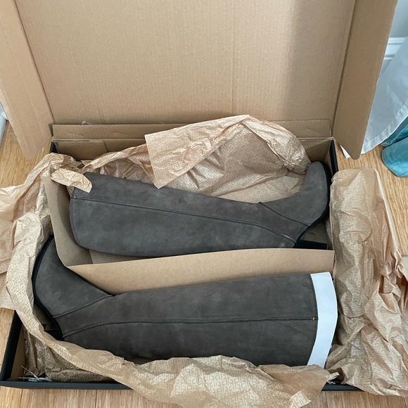 Frye Essa Seam Suede Tall Boot Gray. Size 8 NWT sold out everywhere - Picture 8 of 9